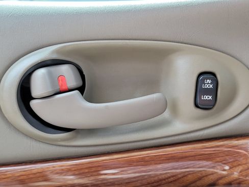 Used 2001 Buick Le Sabre Custom w/ Luxury Pkg FWD image 18