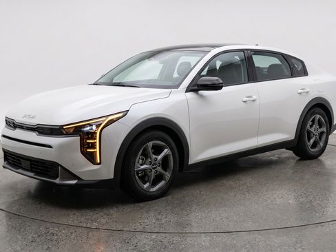 Used 2025 Kia K4 FWD image 3