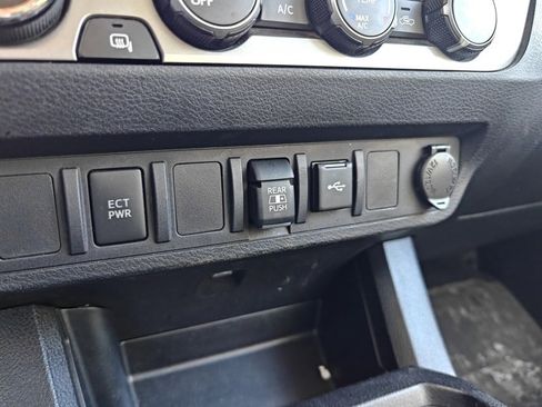 Used 2020 Toyota Tacoma SR5 image 18