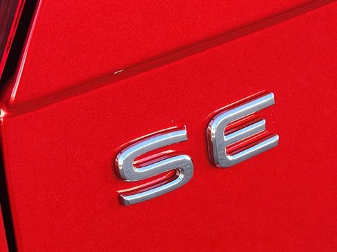 Certified 2024 Volkswagen Tiguan SE image 13