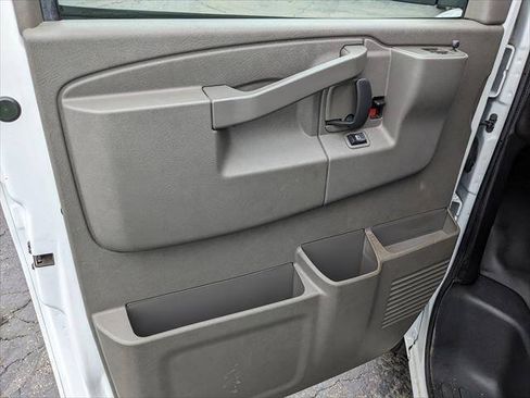 Used 2022 GMC Savana 2500 RWD image 10