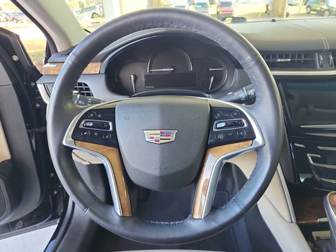 Used 2018 Cadillac XTS Luxury image 10