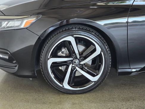 Used 2018 Honda Accord Sport image 8