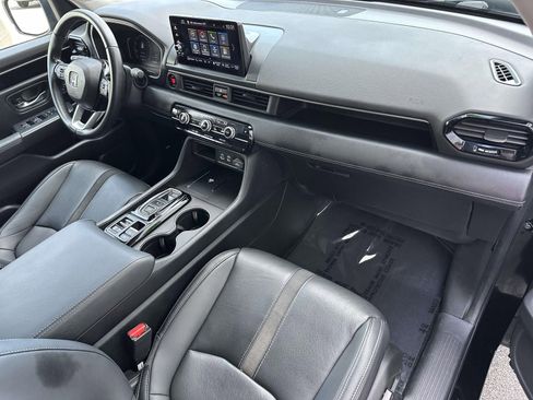Used 2023 Honda Pilot Touring image 11