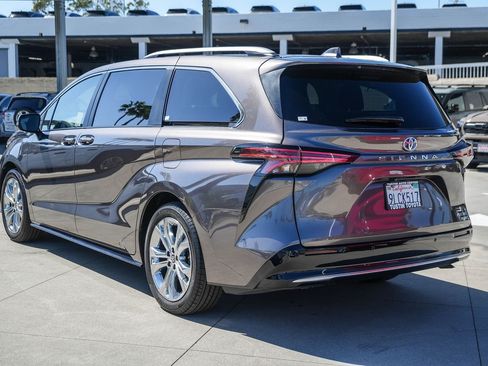 Certified 2024 Toyota Sienna Platinum FWD image 8
