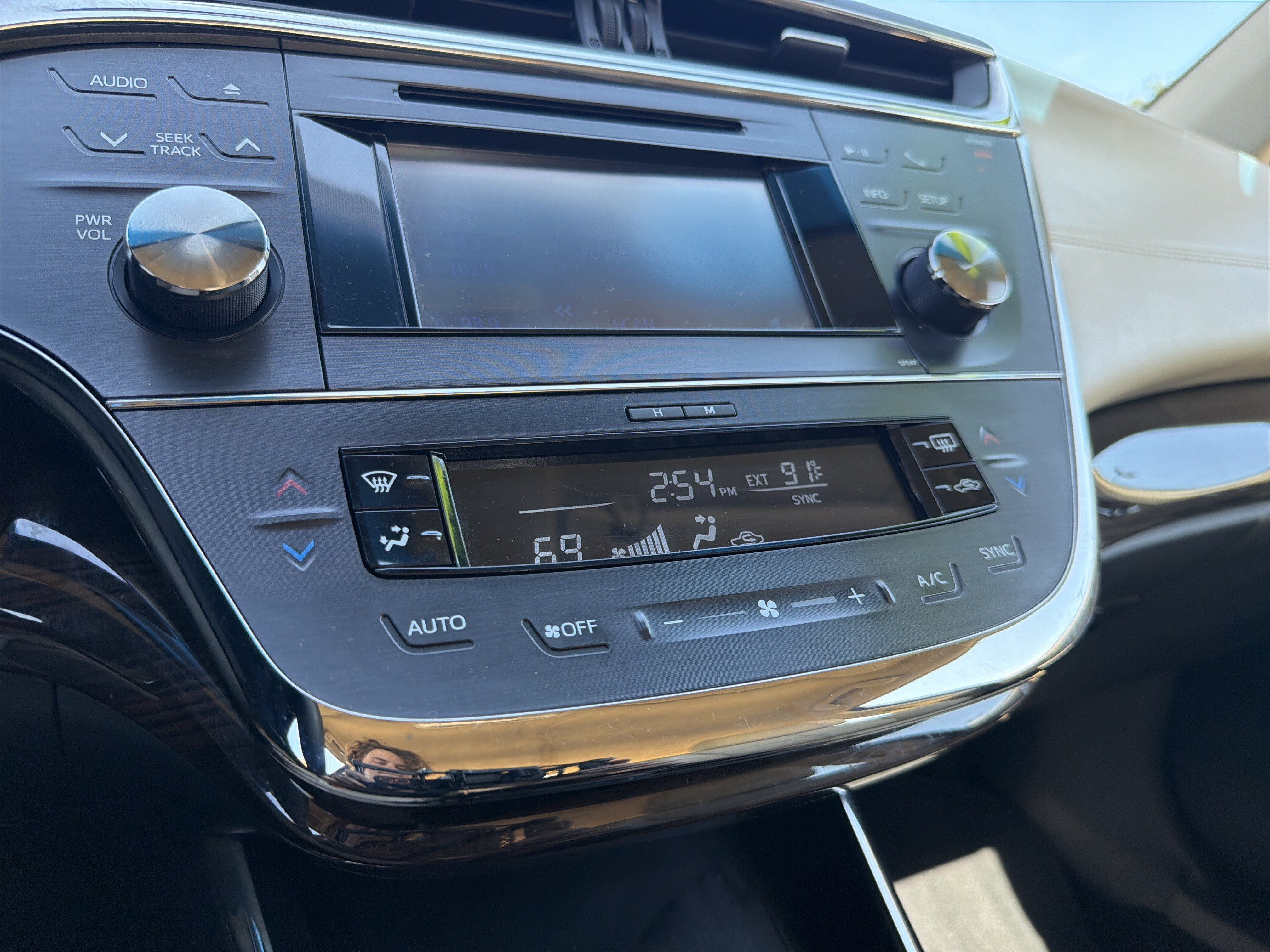 Used 2014 Toyota Avalon XLE FWD image 7