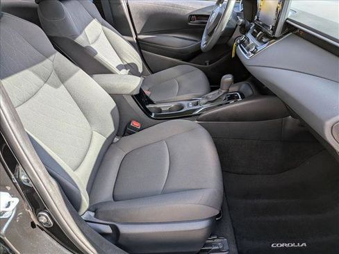 Used 2022 Toyota Corolla LE image 20