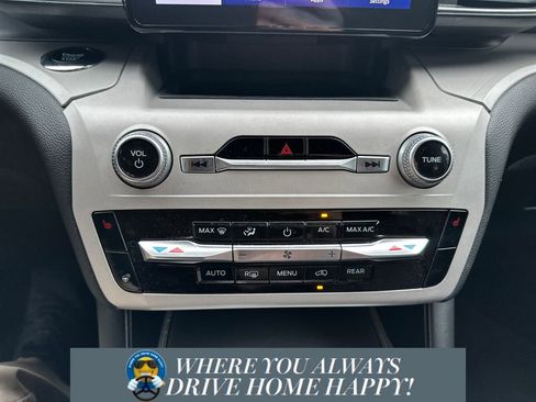 Used 2024 Ford Explorer XLT w/ Equipment Group 202A image 18