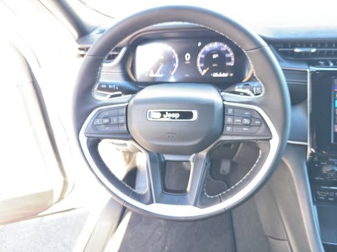 New 2025 Jeep Grand Cherokee Laredo image 18