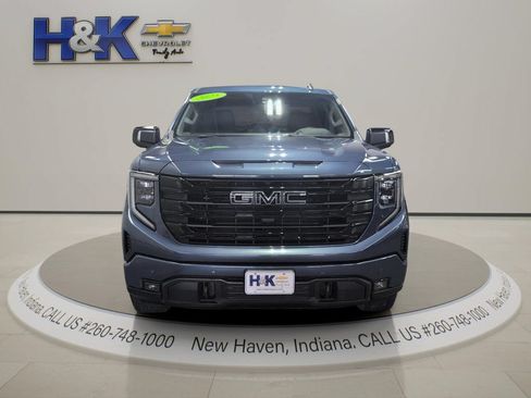 Used 2025 GMC Sierra 1500 Elevation w/ Elevation Premium Package AWD/4WD image 2