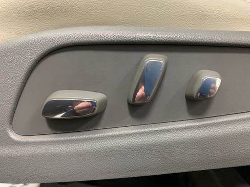 Used 2018 Cadillac XT5 Luxury w/ Driver Awareness Package image 5