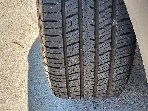 Used 2021 Ford Explorer King Ranch w/ Premium Technology Package image 11