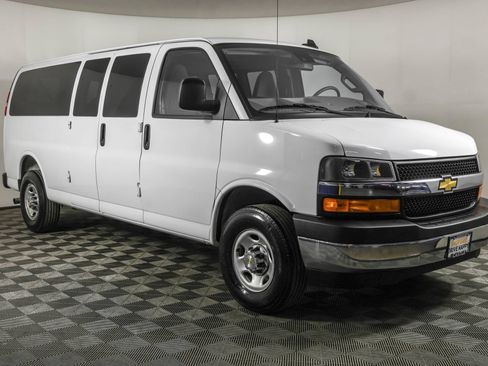 Used 2025 Chevrolet Express 3500 LT w/ LT Preferred Equipment Group RWD image 11