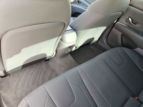 Certified 2025 Hyundai Elantra Sport image 18