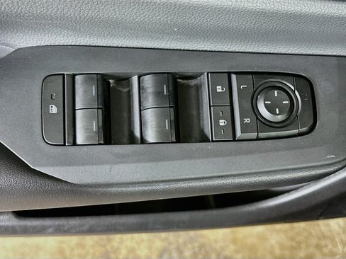 Used 2024 Toyota Prius LE FWD image 15