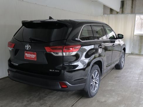 Used 2017 Toyota Highlander XLE AWD/4WD image 7