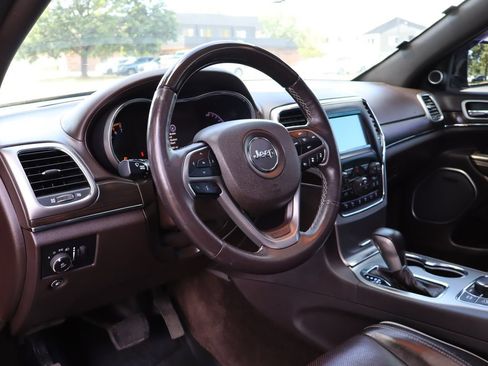 Used 2018 Jeep Grand Cherokee Overland AWD/4WD image 15