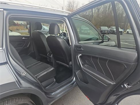 Certified 2024 Volkswagen Tiguan SE image 30