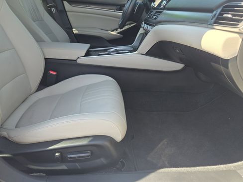 Used 2019 Honda Accord Touring image 17