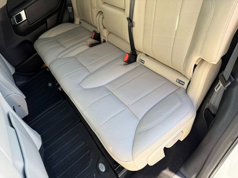 Used 2019 Land Rover Discovery SE image 41