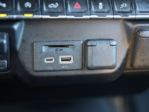 Used 2021 GMC Sierra 1500 SLT w/ Driver Alert Package II image 33