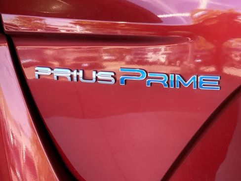 Used 2017 Toyota Prius Prime Premium FWD image 11