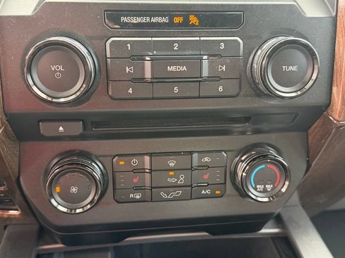 Used 2018 Ford F150 XLT w/ Equipment Group 302A Luxury AWD/4WD image 15