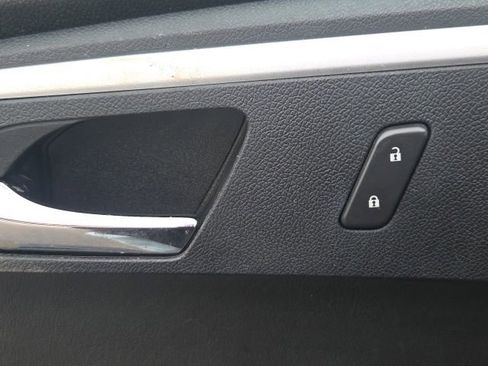 Used 2011 Chevrolet Traverse LT w/ Personal Connectivity Package FWD image 22