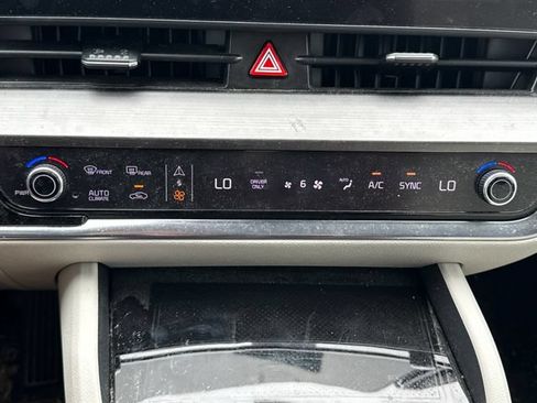 Used 2023 Kia Sportage EX AWD/4WD image 22