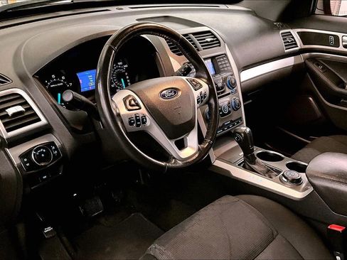 Used 2014 Ford Explorer XLT image 12