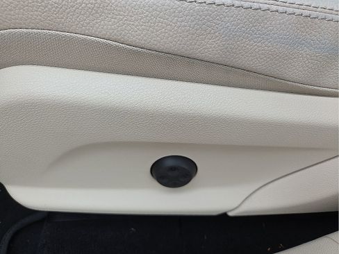 Used 2022 Mercedes-Benz GLC 300 4MATIC w/ Premium Package Lite image 14