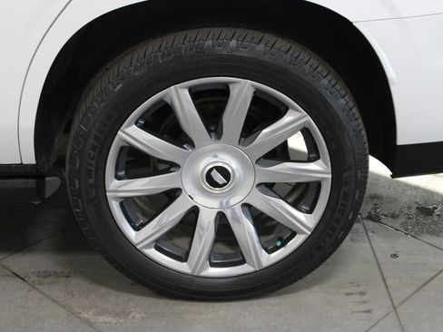 Used 2021 Cadillac Escalade Premium Luxury Platinum w/ Heavy-Duty Trailer Package image 19