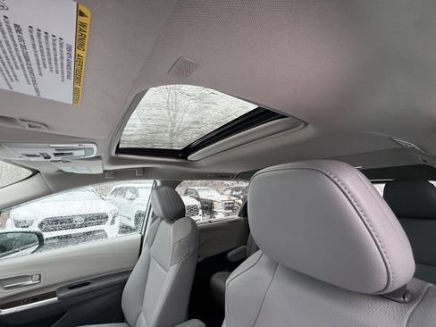 Used 2022 Toyota Sienna XLE image 7