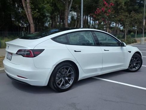 Used 2021 Tesla Model 3 Standard Range Plus RWD image 9