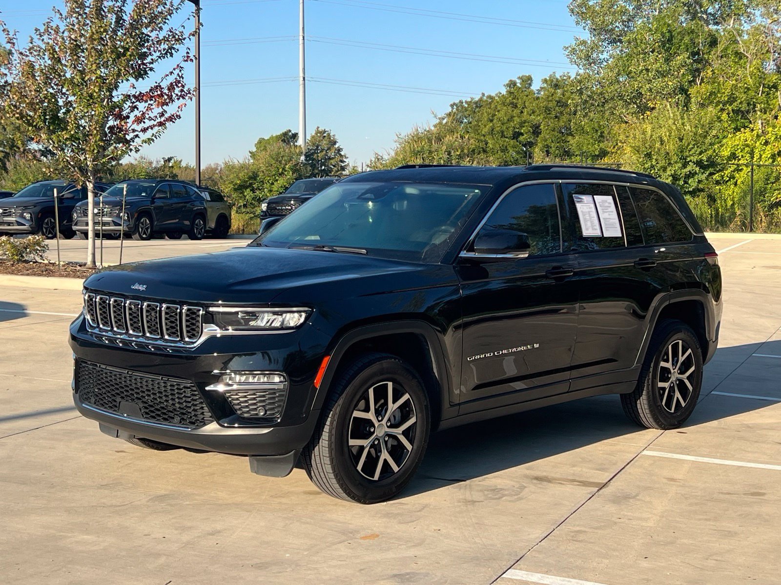Used 2023 Jeep Grand Cherokee Limited w/ Luxury Tech Group II RWD image 17