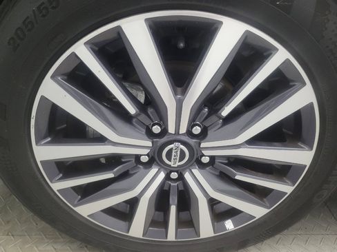 Used 2021 Nissan Kicks SV FWD image 31