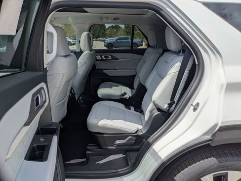 New 2026 Ford Explorer Platinum image 28