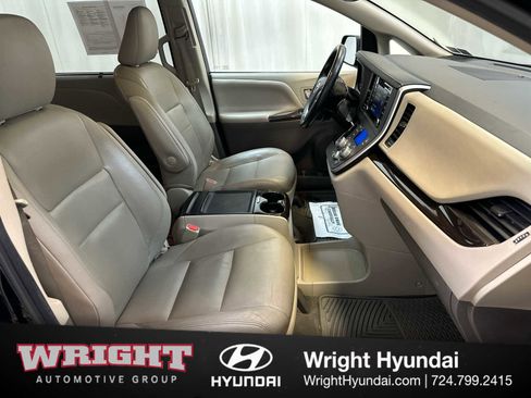 Used 2020 Toyota Sienna XLE image 16