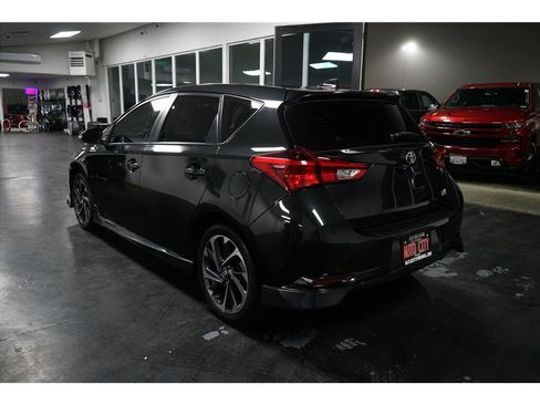 Used 2017 Toyota Corolla iM image 5