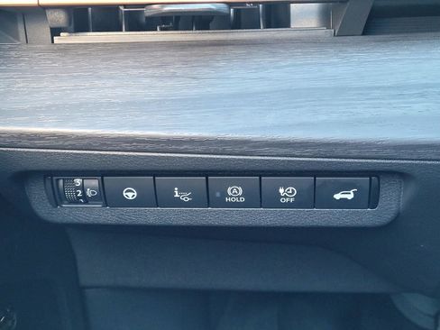 Used 2023 Nissan Ariya FWD image 32