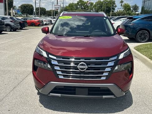Used 2025 Nissan Rogue SL w/ SL Premium Package FWD image 4