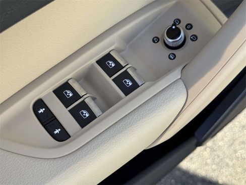 Used 2019 Audi Q5 2.0T Premium w/ Convenience Package image 15