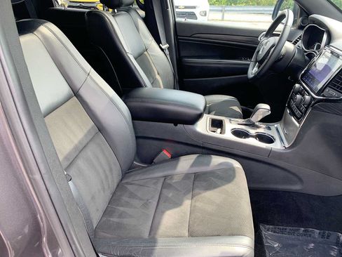 Used 2019 Jeep Grand Cherokee Altitude AWD/4WD image 28
