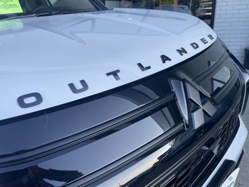 New 2026 Mitsubishi Outlander SEL Black Edition AWD/4WD image 11