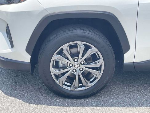 Used 2022 Toyota RAV4 XLE Premium AWD/4WD image 7