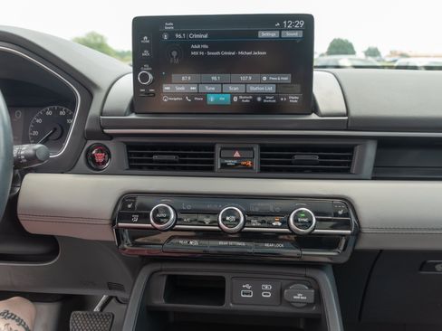 Used 2025 Honda Pilot Touring image 15