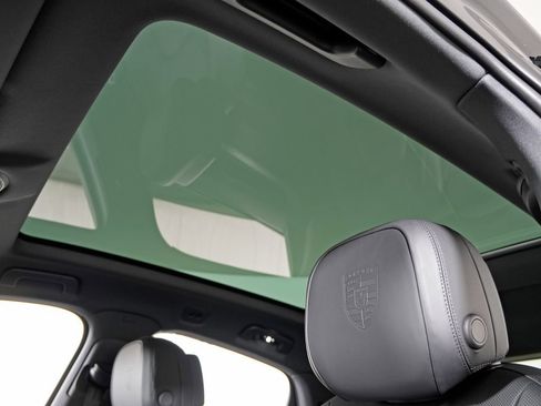 New 2026 Porsche Cayenne Coupe AWD/4WD image 18