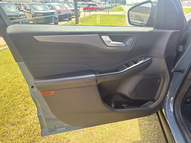 Used 2023 Ford Escape SE FWD image 14