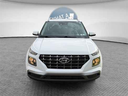 Used 2022 Hyundai Venue SEL image 9