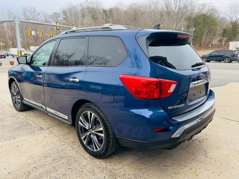Used 2017 Nissan Pathfinder Platinum w/ Family Entertainment Package image 6